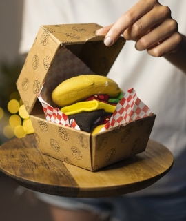 hamburger-s-ponozkami-soxo-hamburger-box.jpg